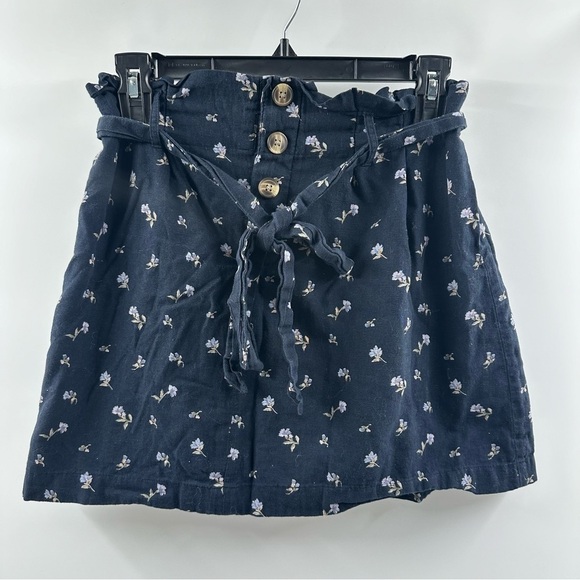 American Eagle Outfitters Dresses & Skirts - American Eagle Paperbag Skirt – Size Small